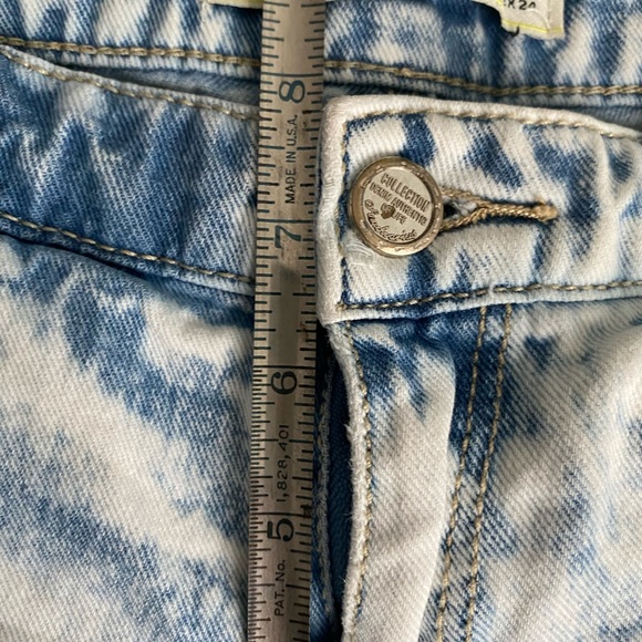 Short shorts - Picture 9 of 11